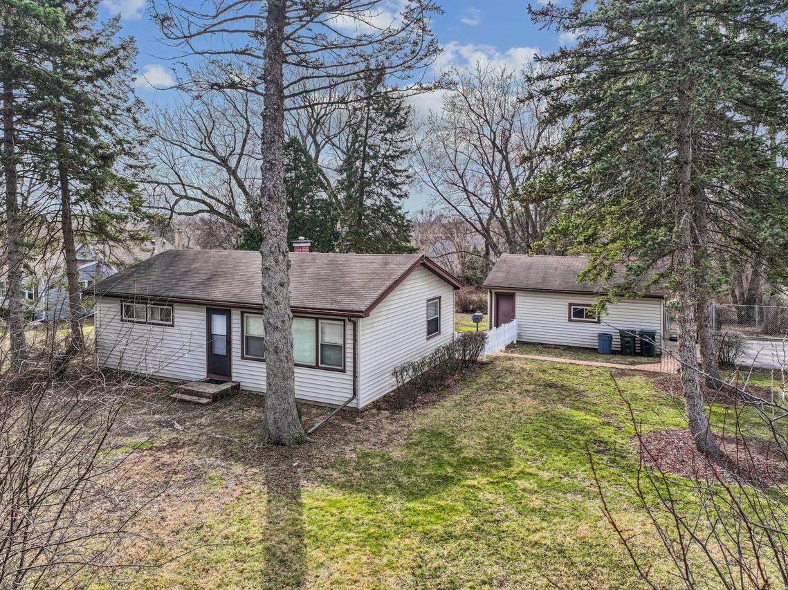 1484 N Hicks Rd., Palatine, IL 60067