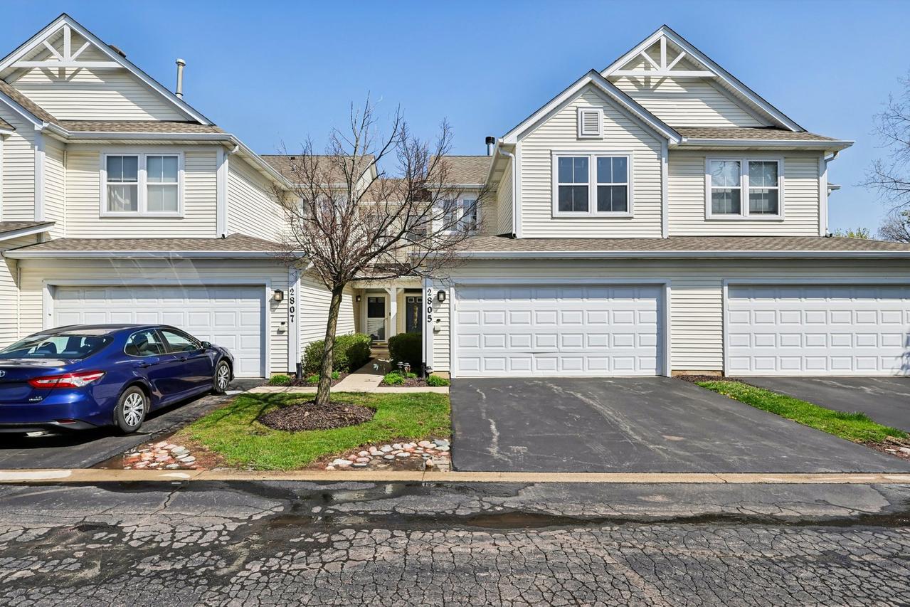 2805 Falling Waters Dr., Lindenhurst, IL 60046