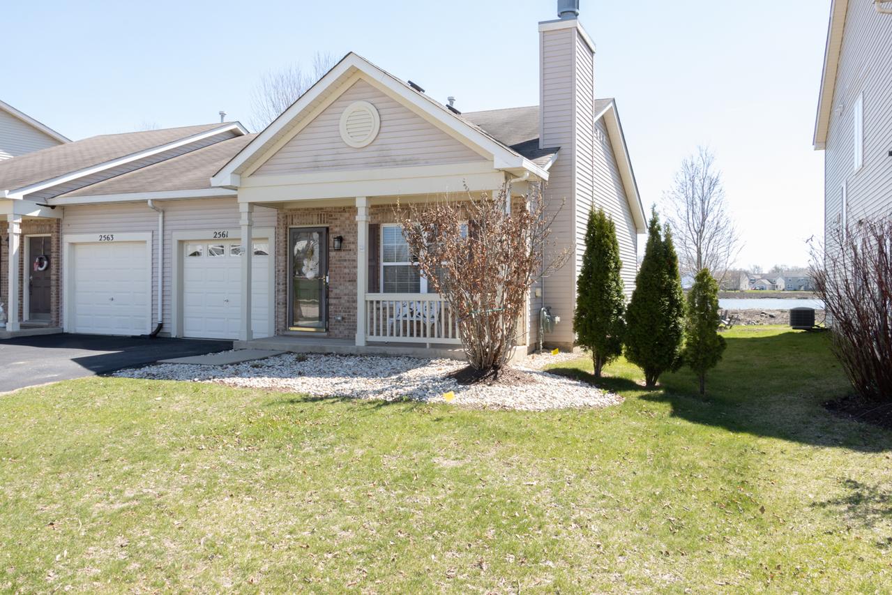 2561 Ross St., Hampshire, IL 60140