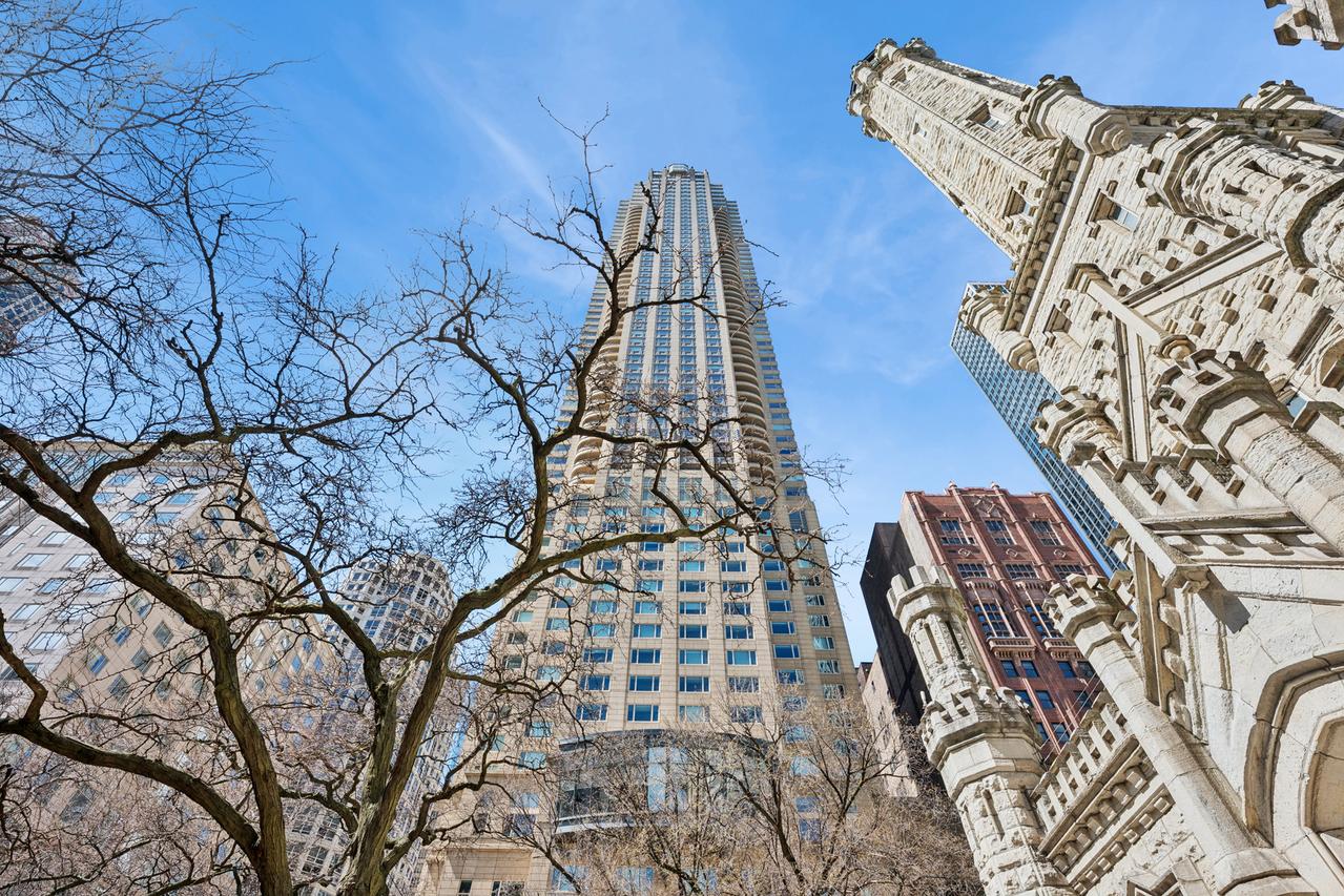 800 N Michigan Ave. #3203, Chicago, IL 60611