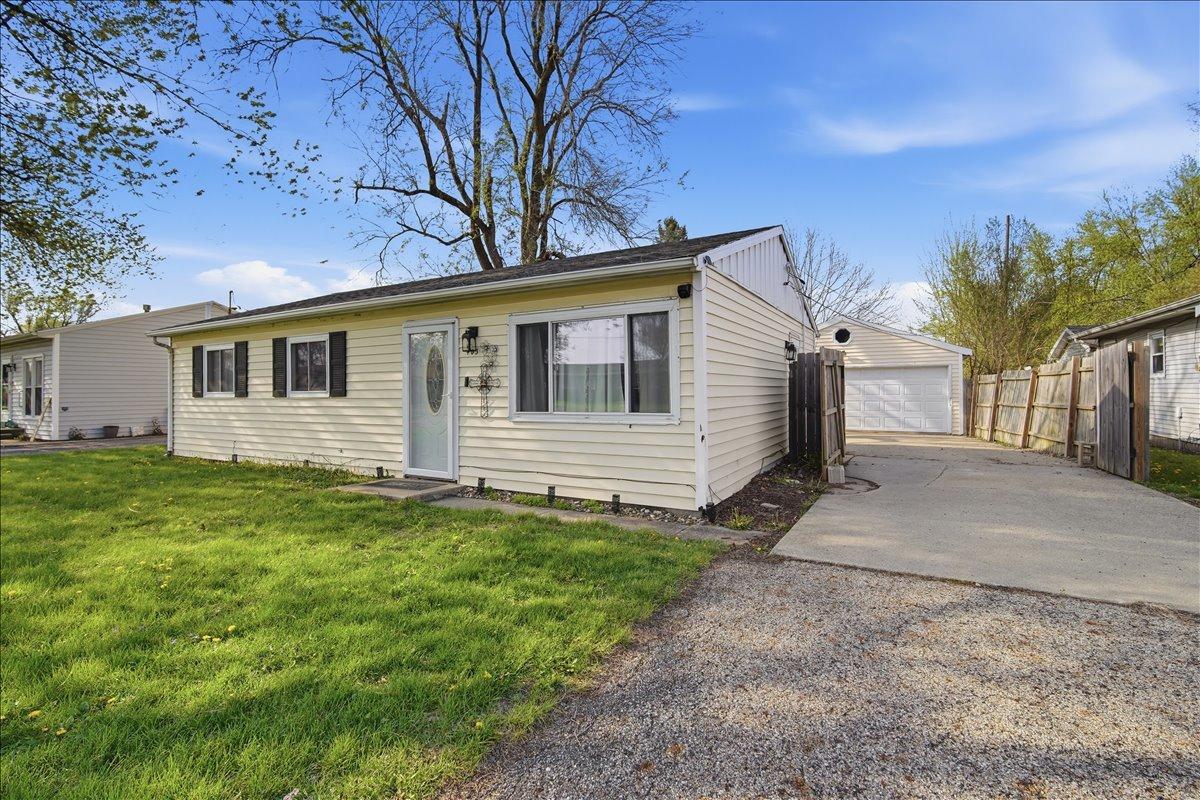 403 Sunset Dr., Leroy, IL 61752