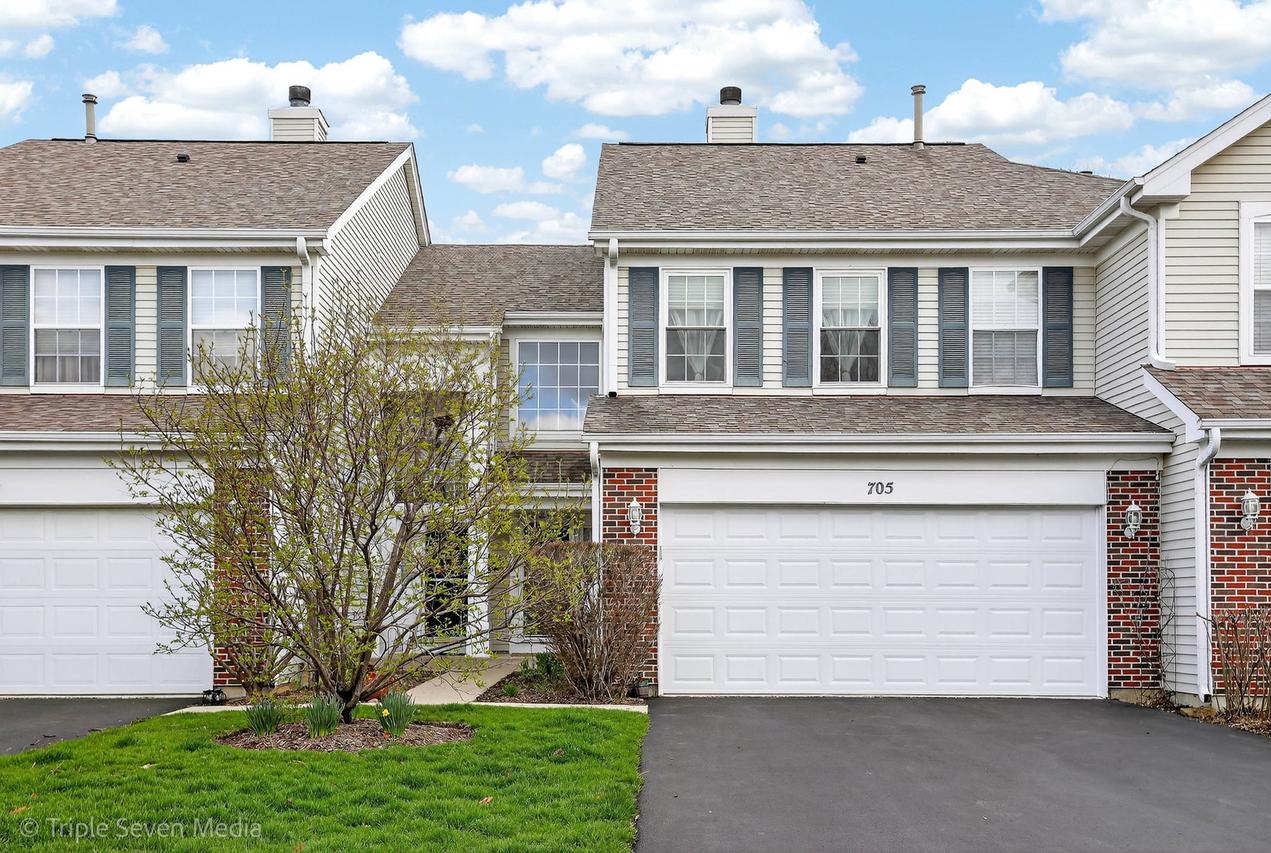 705 Timothy Ct., East Dundee, IL 60118