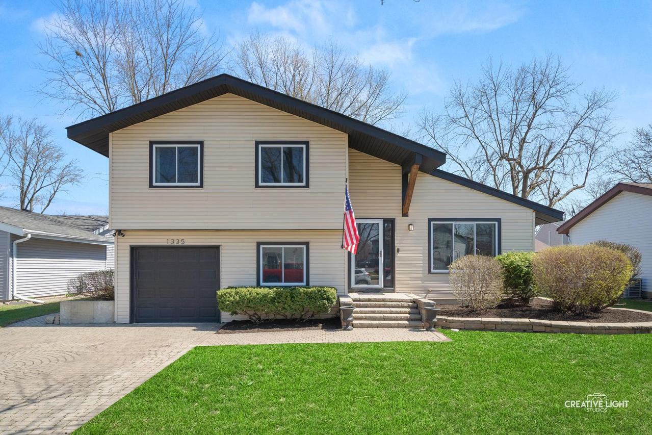 1335 Foxcroft Dr., Aurora, IL 60506