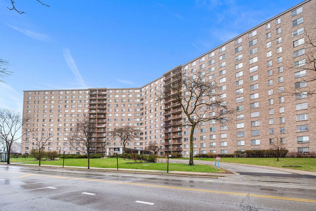 6833 N Kedzie Ave. #1404, Chicago, IL 60645