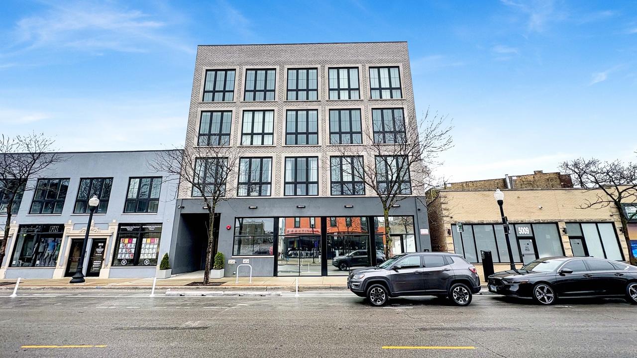 5015 N Clark St. #304, Chicago, IL 60640