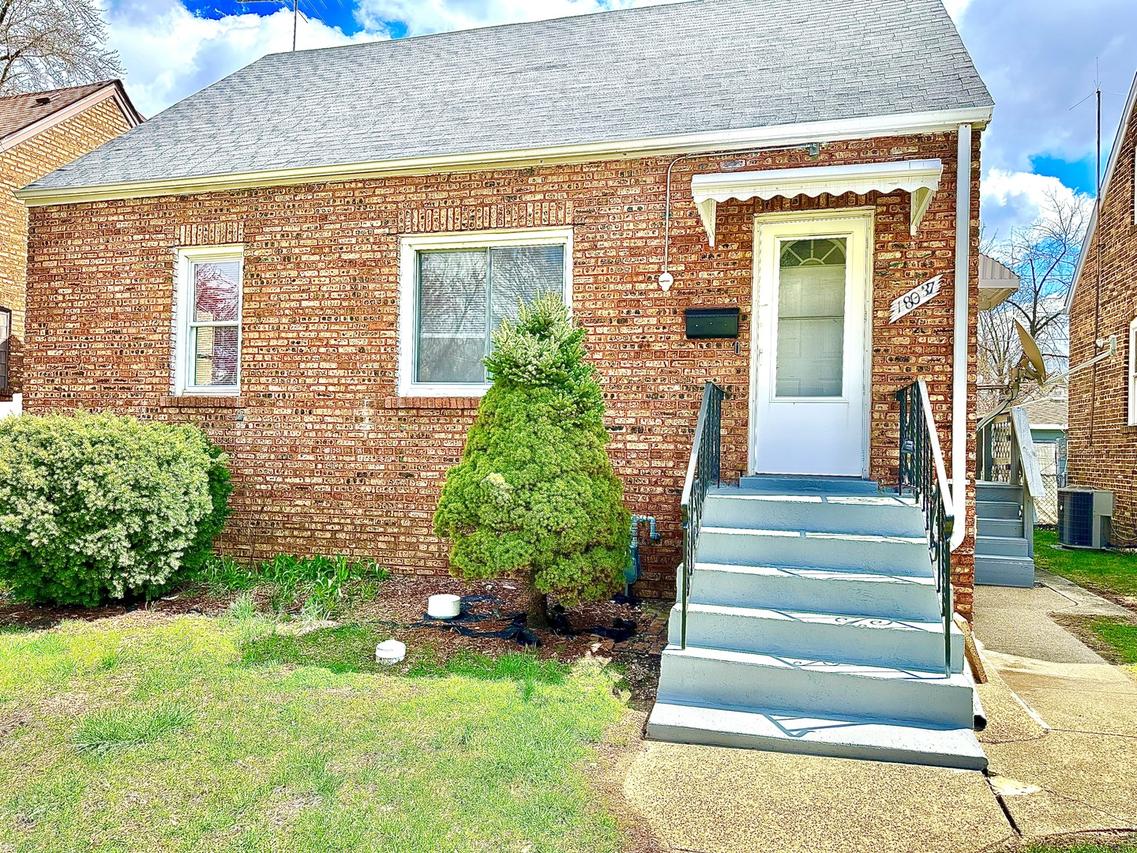 18037 Ridgewood Ave., Lansing, IL 60438