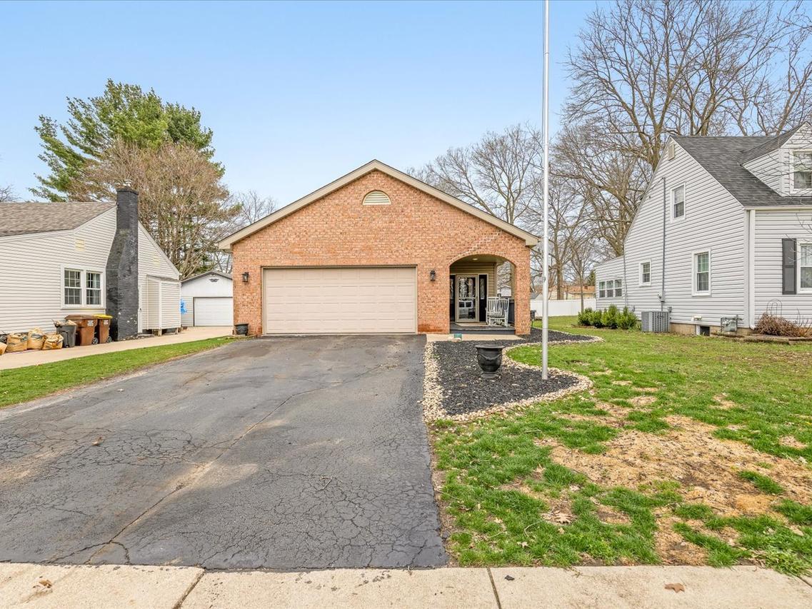 207 Coronado Blvd., Loves Park, IL 61111