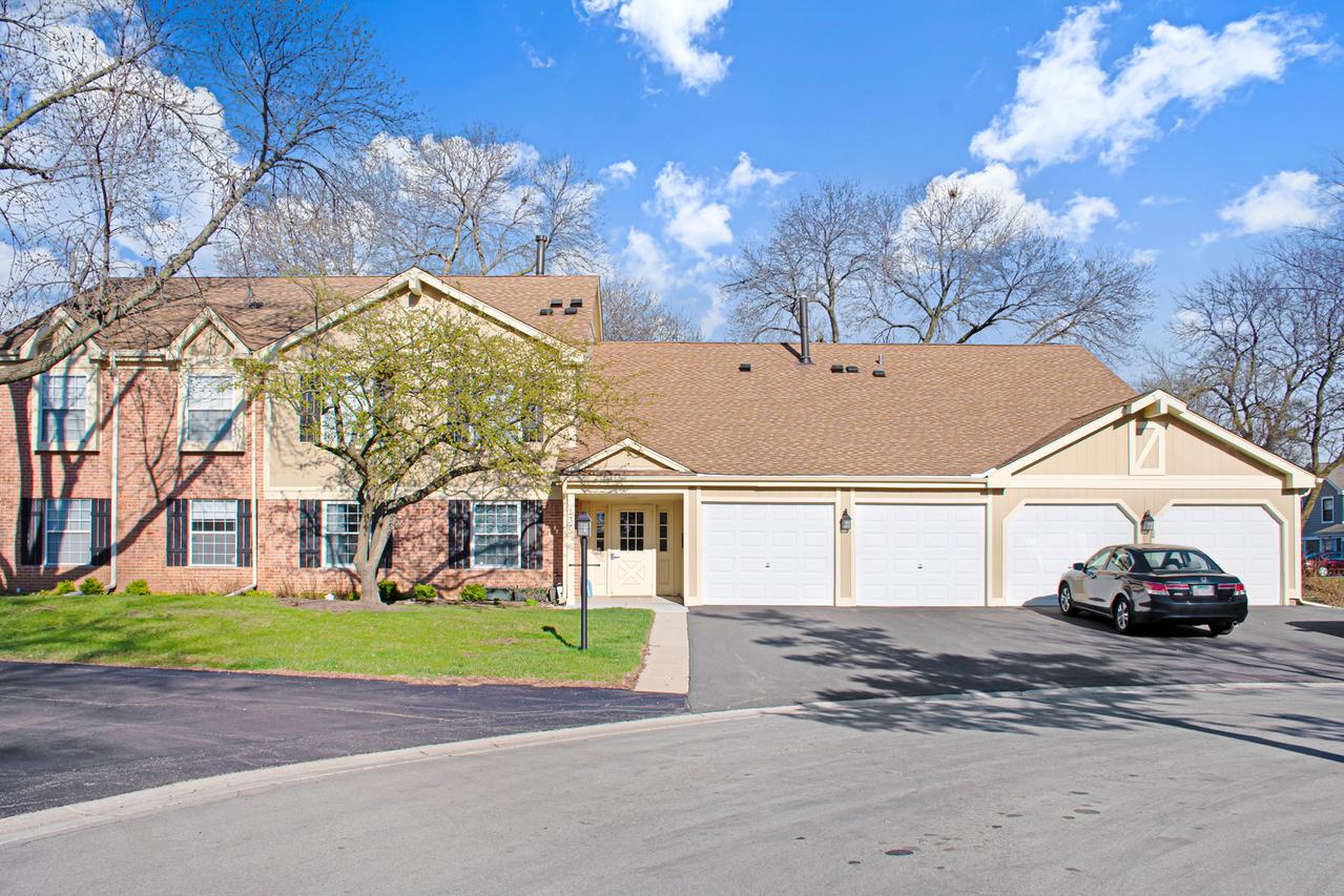 136 Wolcott Ct. #N1, Schaumburg, IL 60193