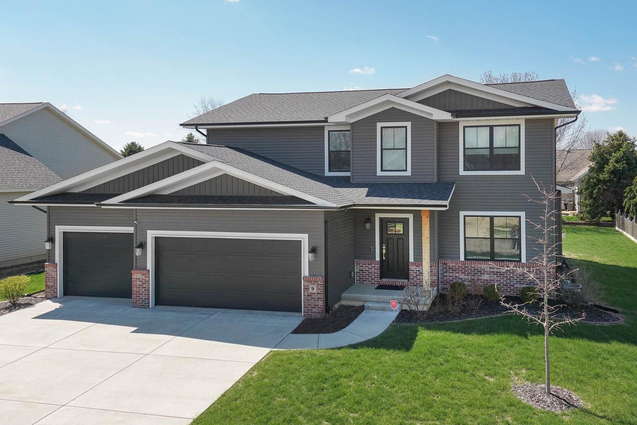 9 Brookstone Cir., Bloomington, IL 61704