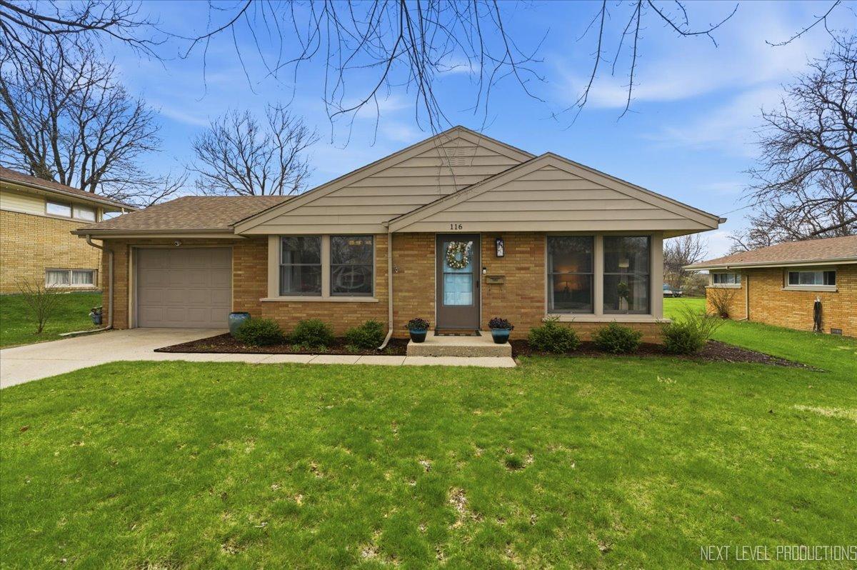 116 Briar Ln., North Aurora, IL 60542