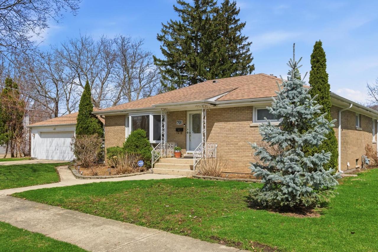 700 Ford Ave., Elgin, IL 60120