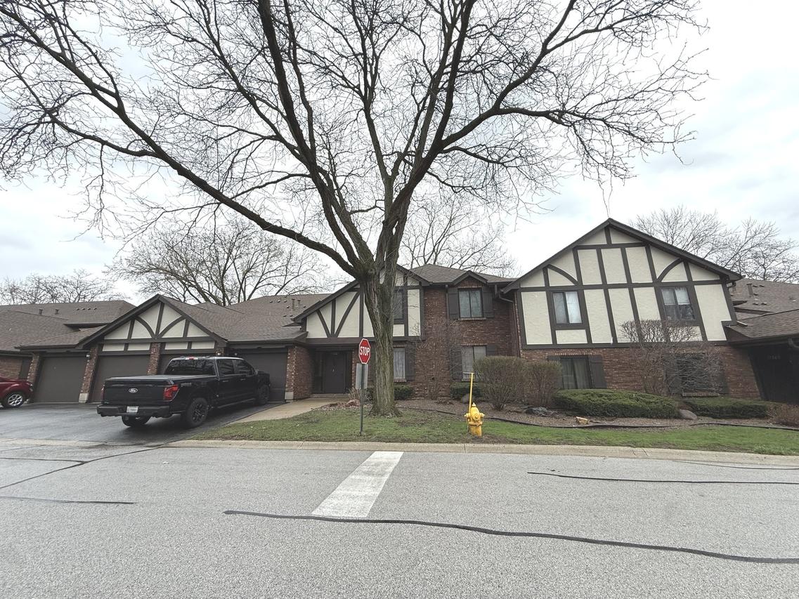 11301 Sycamore Ln. #64B, Palos Hills, IL 60465