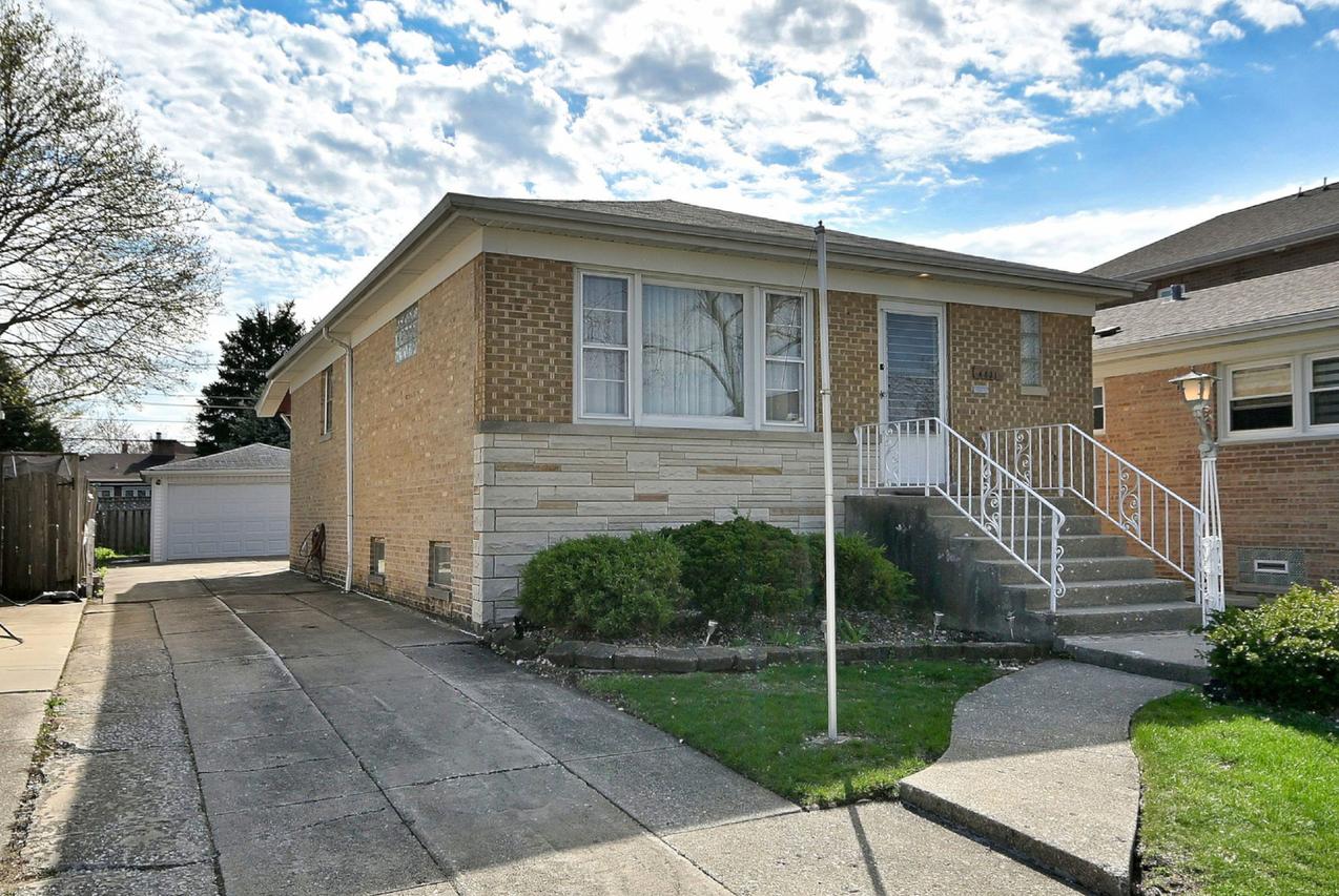 4831 N Oak Park Ave., Chicago, IL 60656