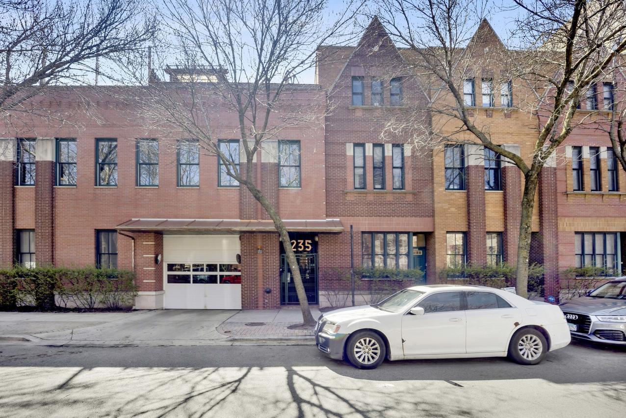 1235 W George St. #110, Chicago, IL 60657