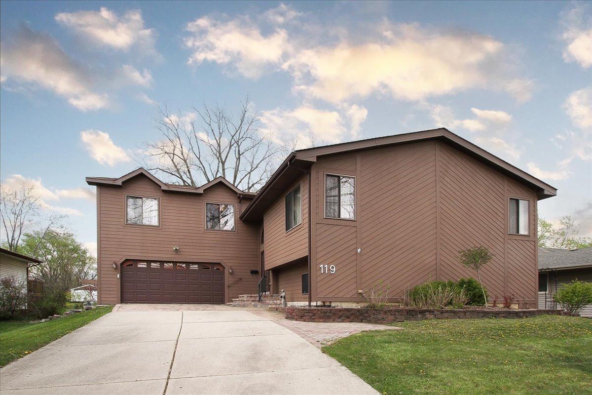 119 Salem Dr., Schaumburg, IL 60193