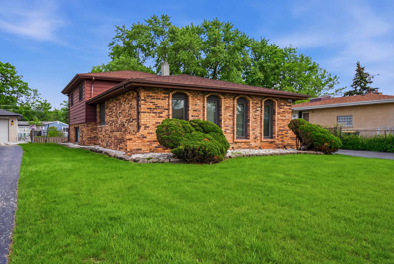 17243 Bernadine St., Lansing, IL 60438