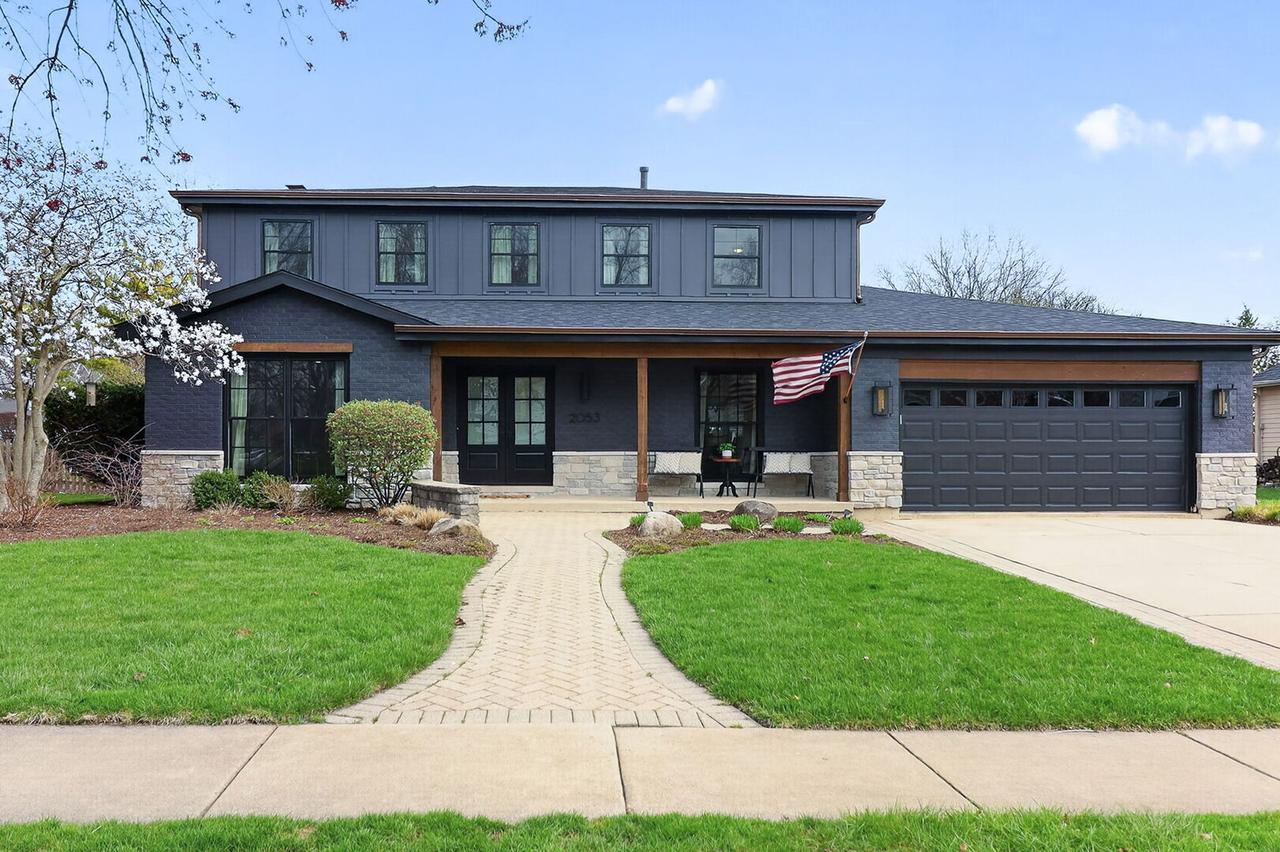 2053 Somerset Ln., Wheaton, IL 60189