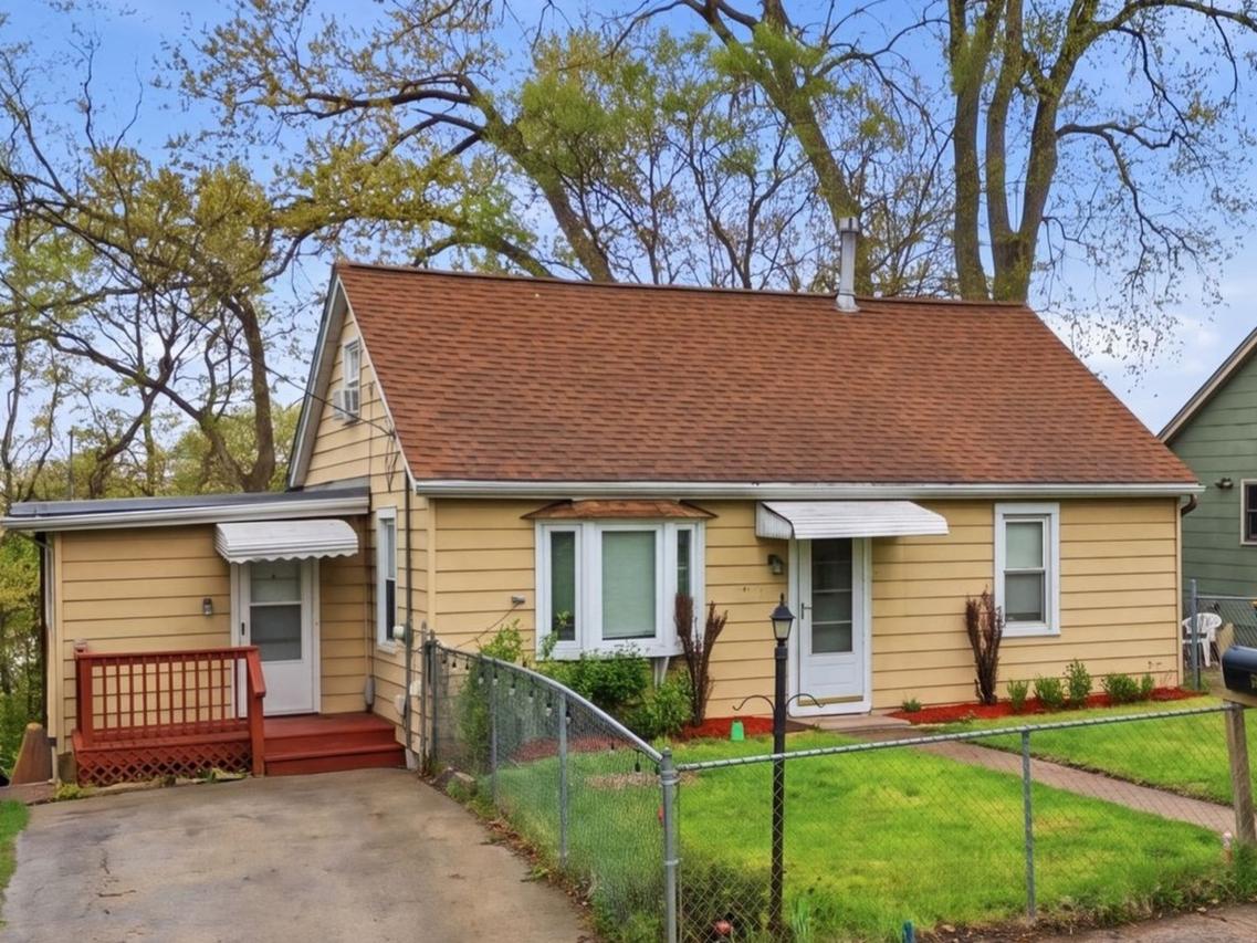 32 Arlington Ln., Fox Lake, IL 60020