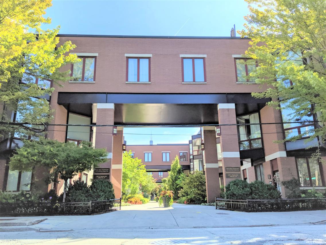 1236 W Cottage Pl., Chicago, IL 60607