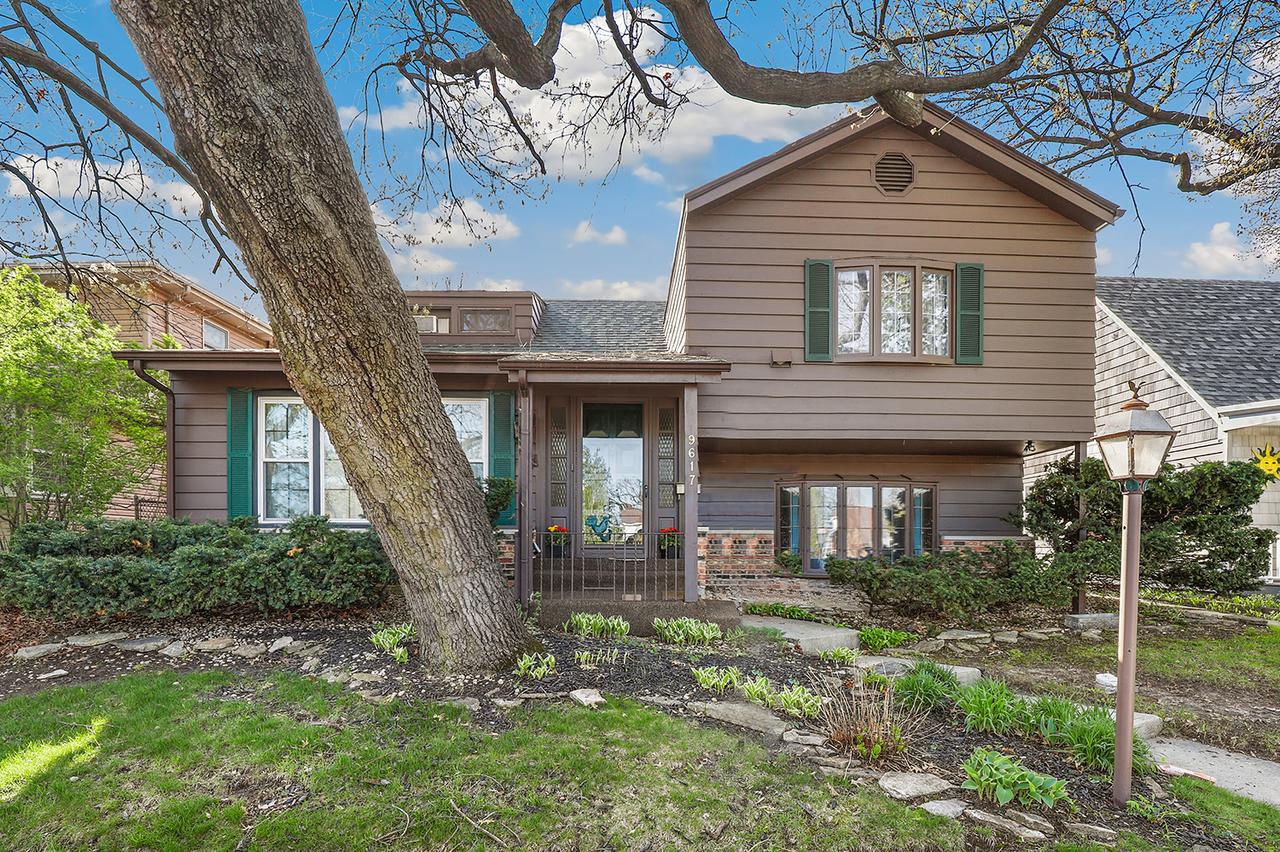 9617 E Shore Dr., Oak Lawn, IL 60453