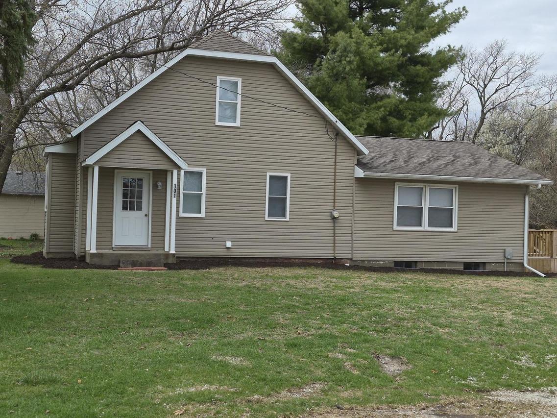 101 N 6th Ave., New Windsor, IL 61465