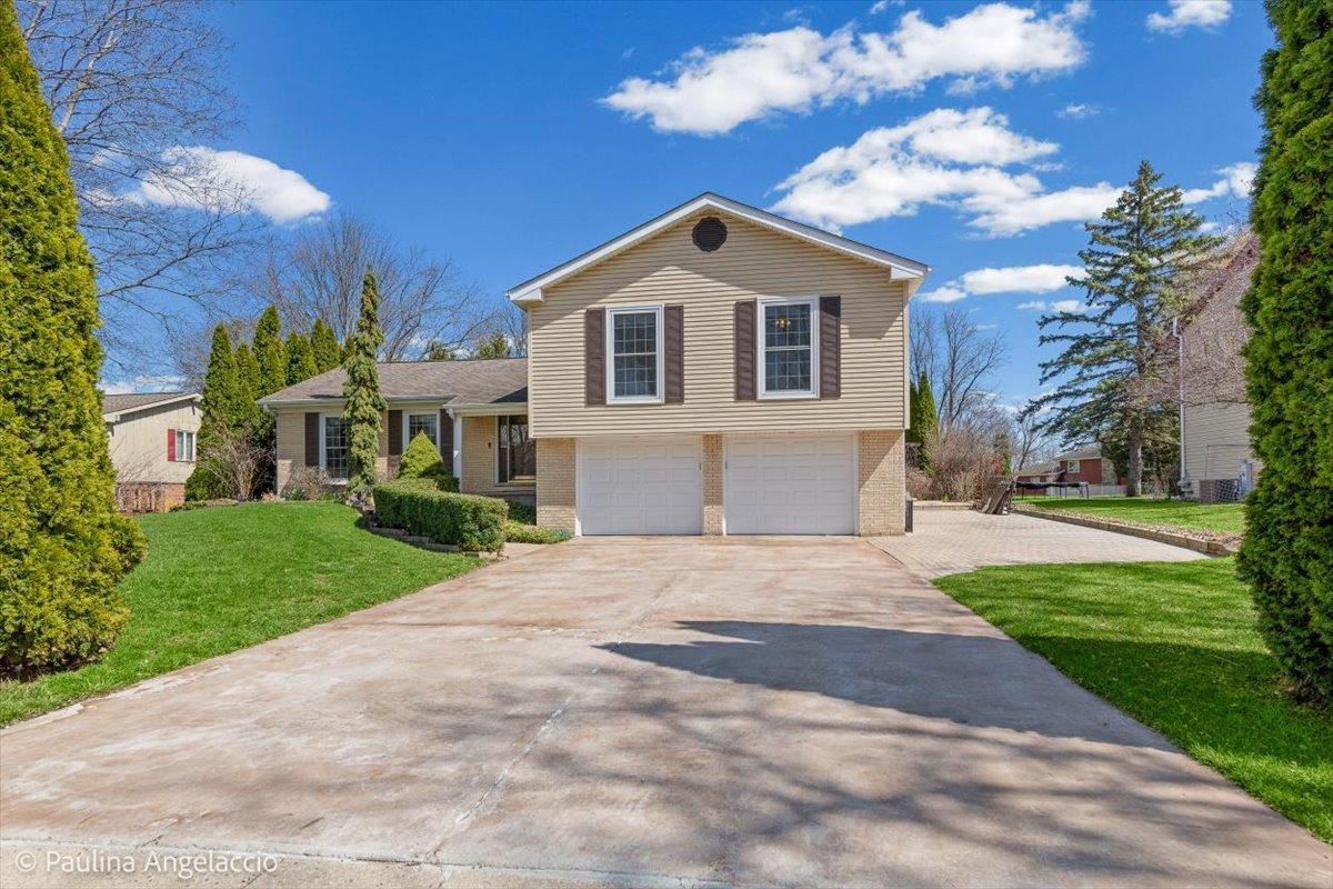 649 Greenbrier Ln., Crystal Lake, IL 60014