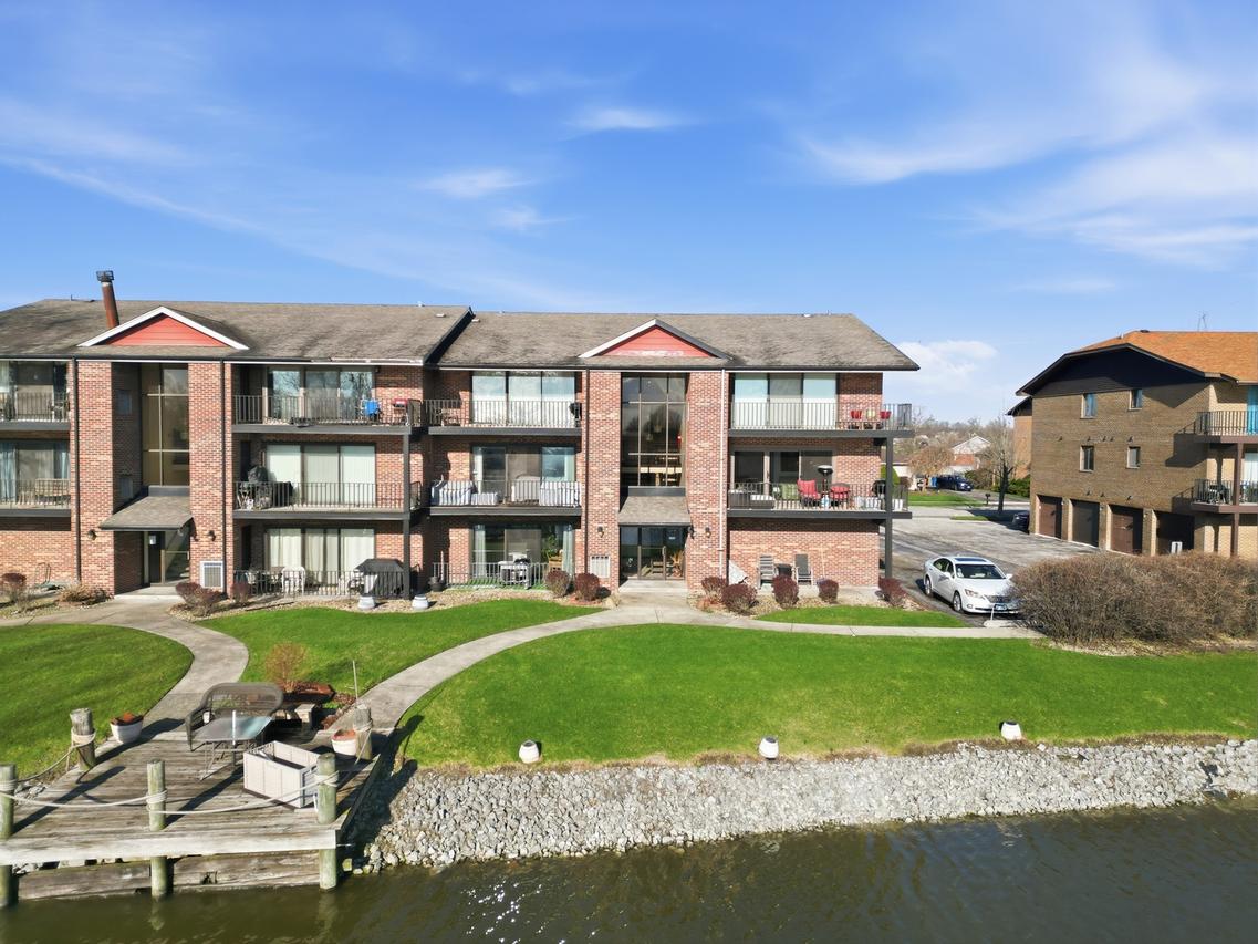 19533 Lake Shore Dr. #2S, Lynwood, IL 60411