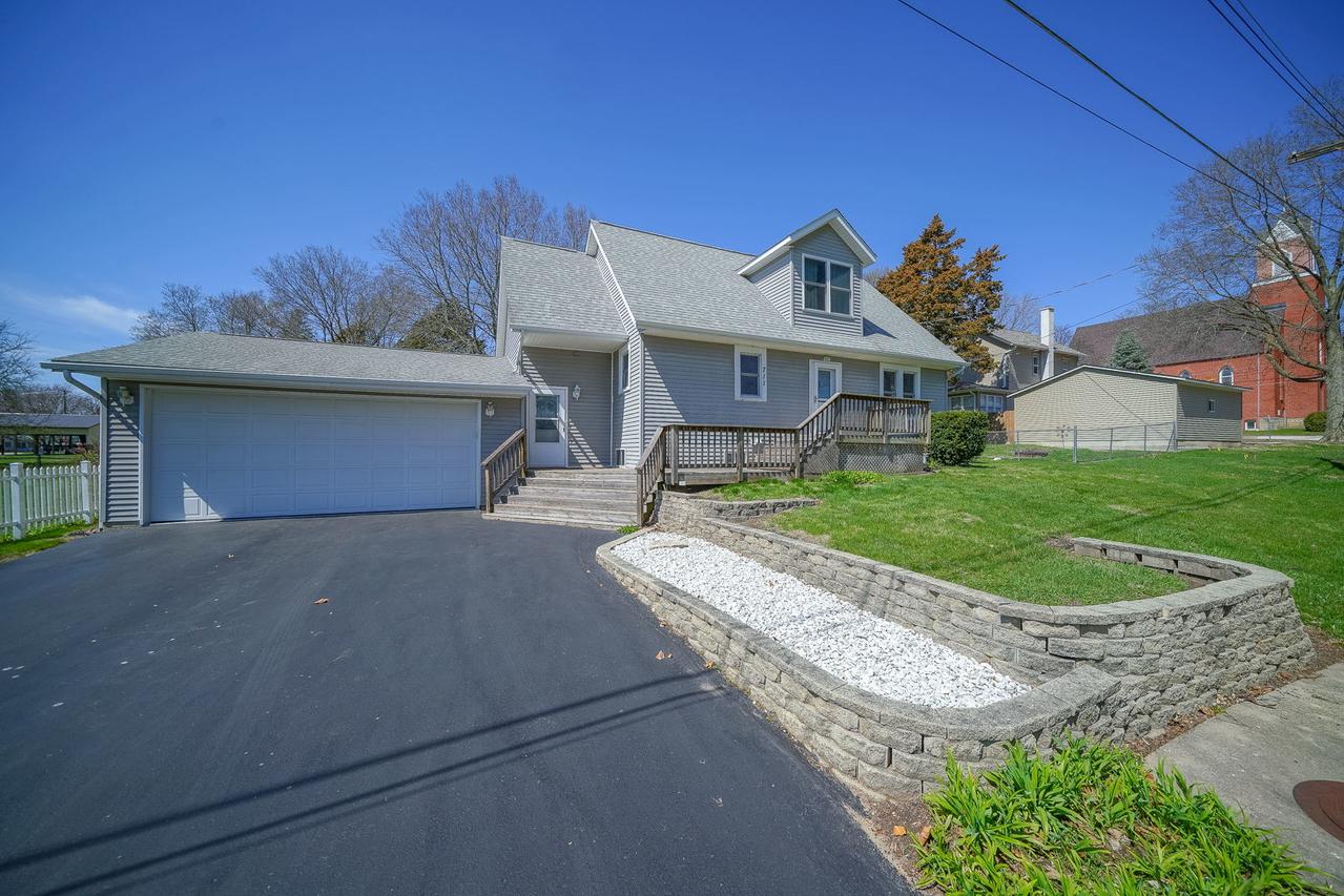 711 Taylor St., Pecatonica, IL 61063
