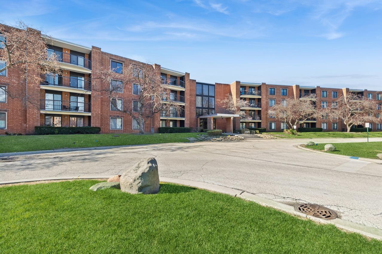 1415 E Central Rd. #405A, Arlington Heights, IL 60005