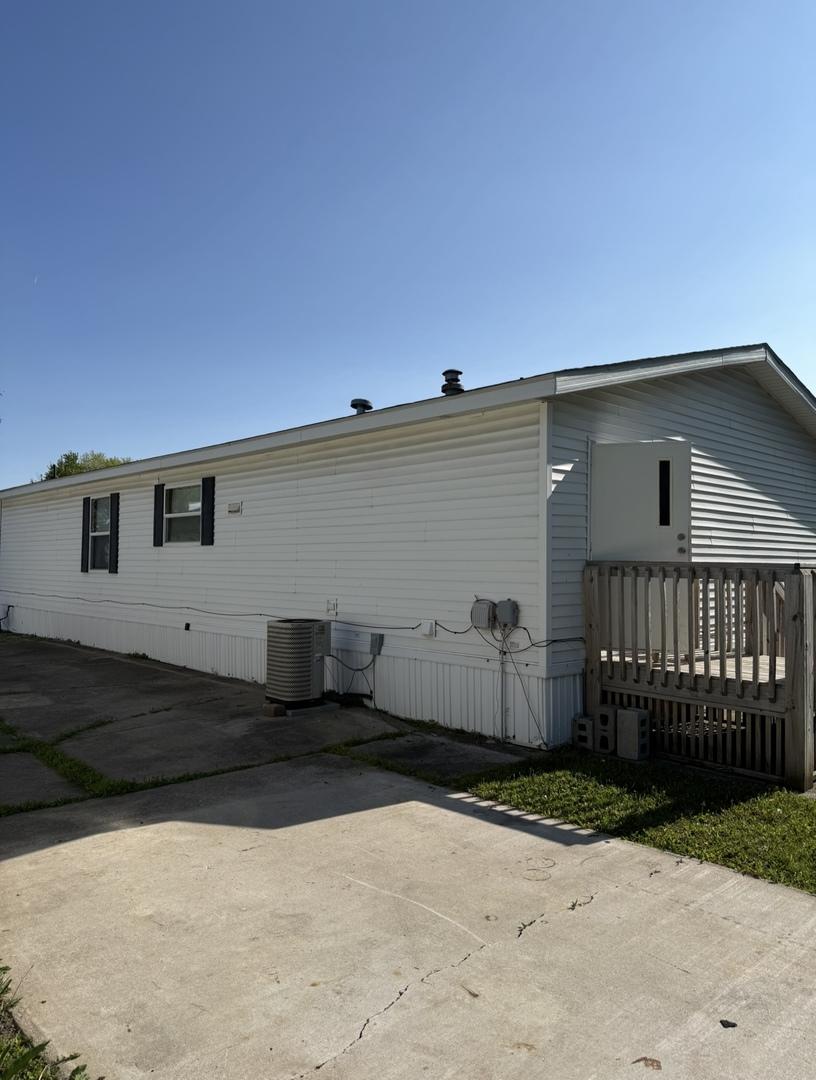 50 Candlelight Dr., Sauk Village, IL 60411