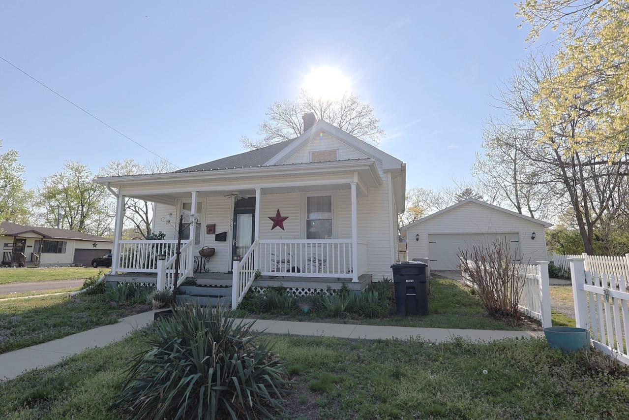 501 N Shelby Ave., Salem, IL 62881