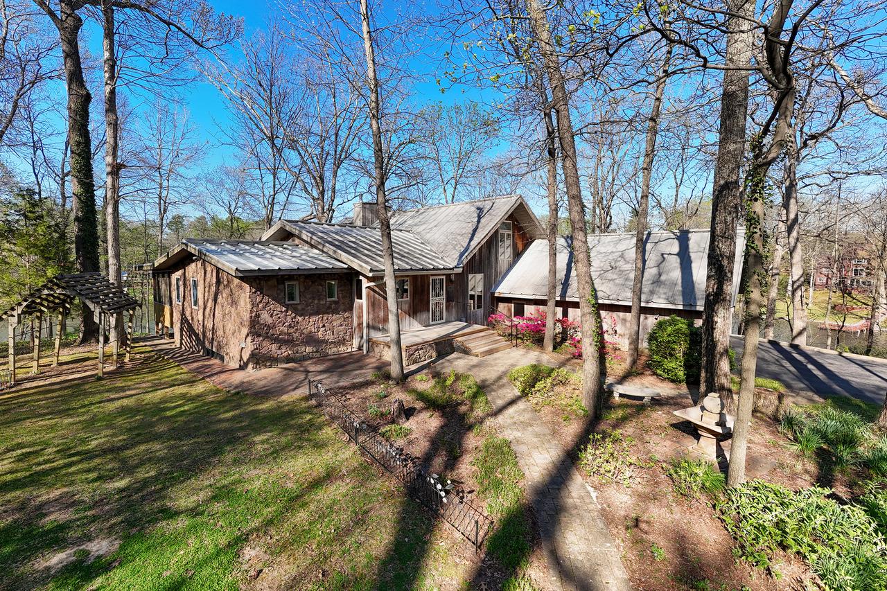 5 Lake Shore Ct., Carbondale, IL 62902