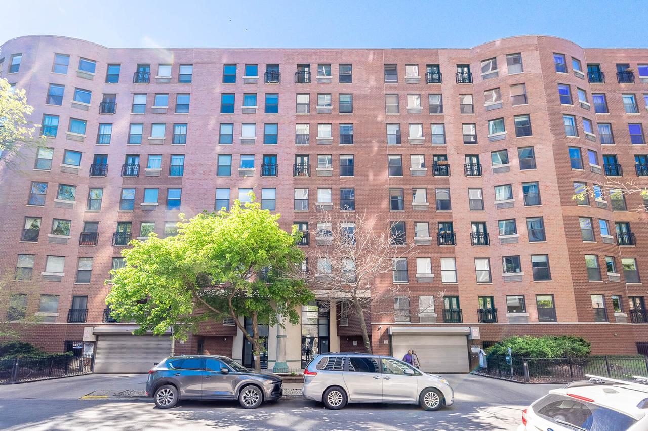 711 W Gordon Ter. #810, Chicago, IL 60613