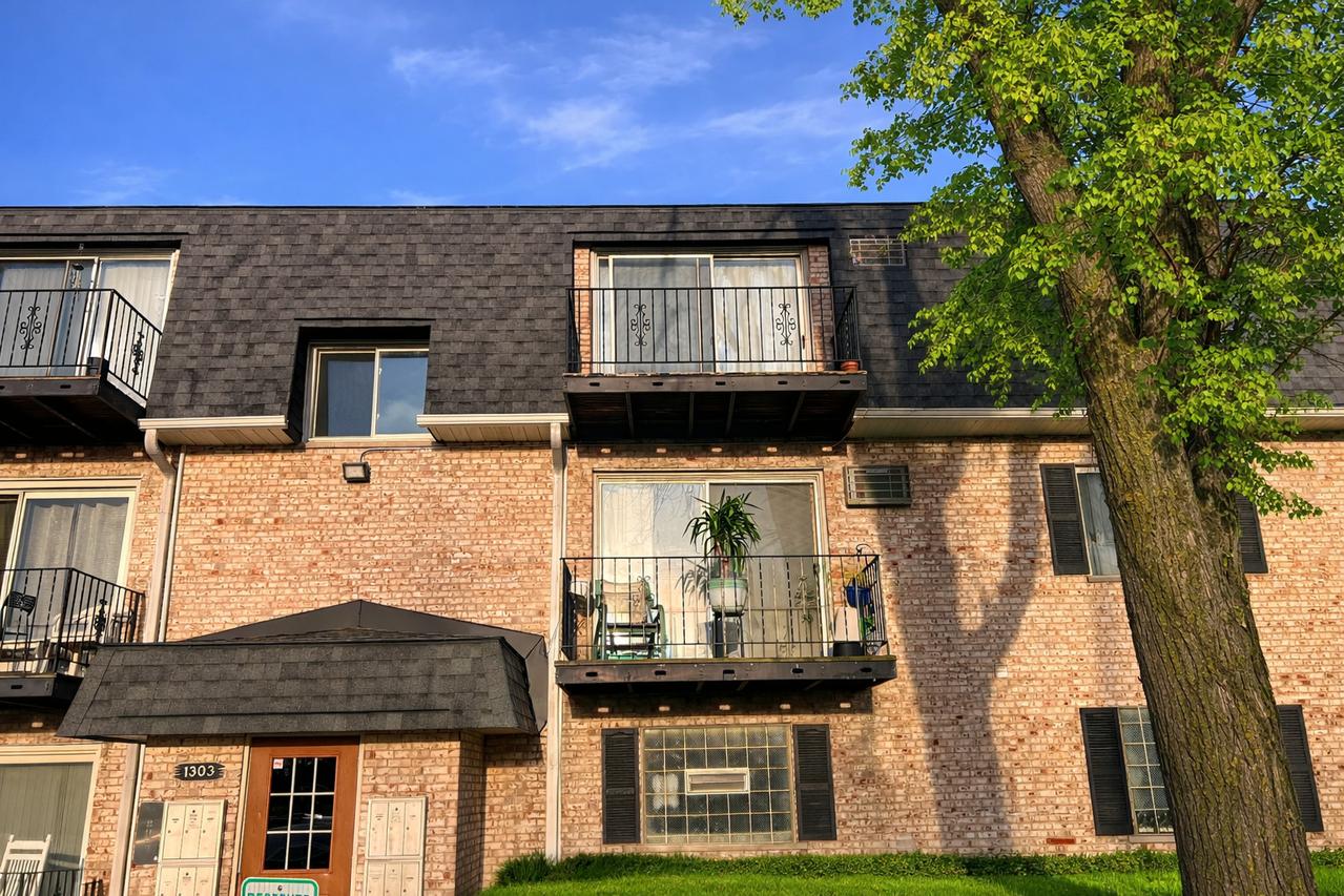 1303 N Baldwin Ct. #B3, Palatine, IL 60074