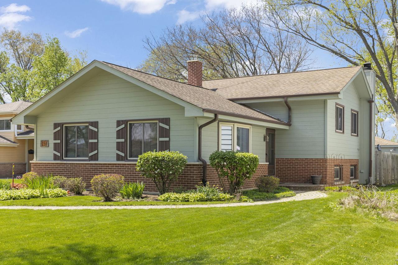 256 S Ellyn Ave., Glen Ellyn, IL 60137