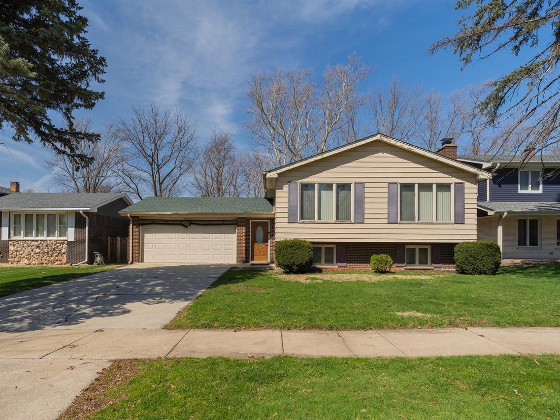 4242 Pinewood Ln., Matteson, IL 60443