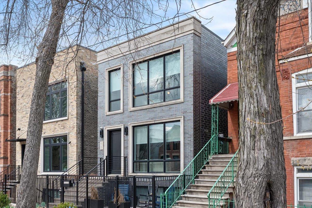 2122 W Mclean St., Chicago, IL 60647