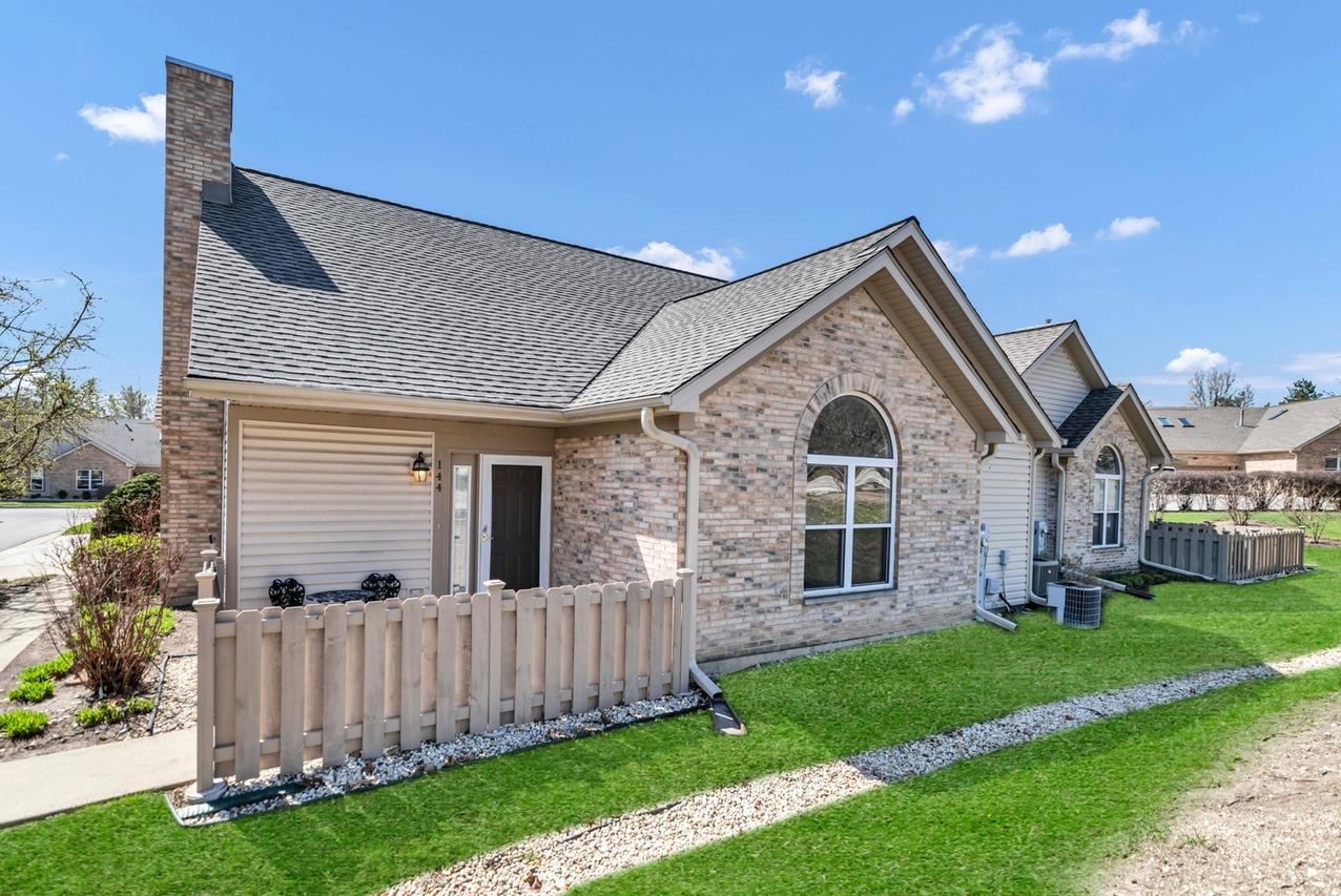 144 Canterbury Ct., Bloomingdale, IL 60108