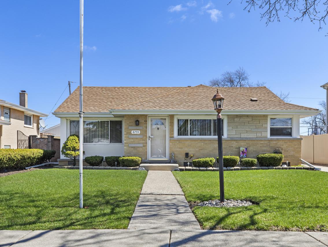 8755 N Oleander Ave., Niles, IL 60714