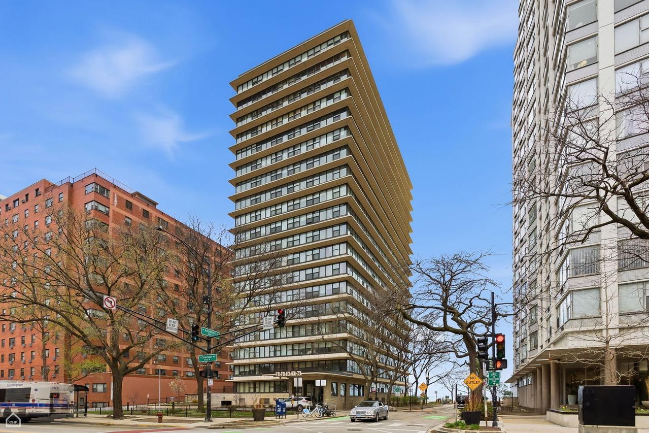 5801 N Sheridan Rd. #7B, Chicago, IL 60660