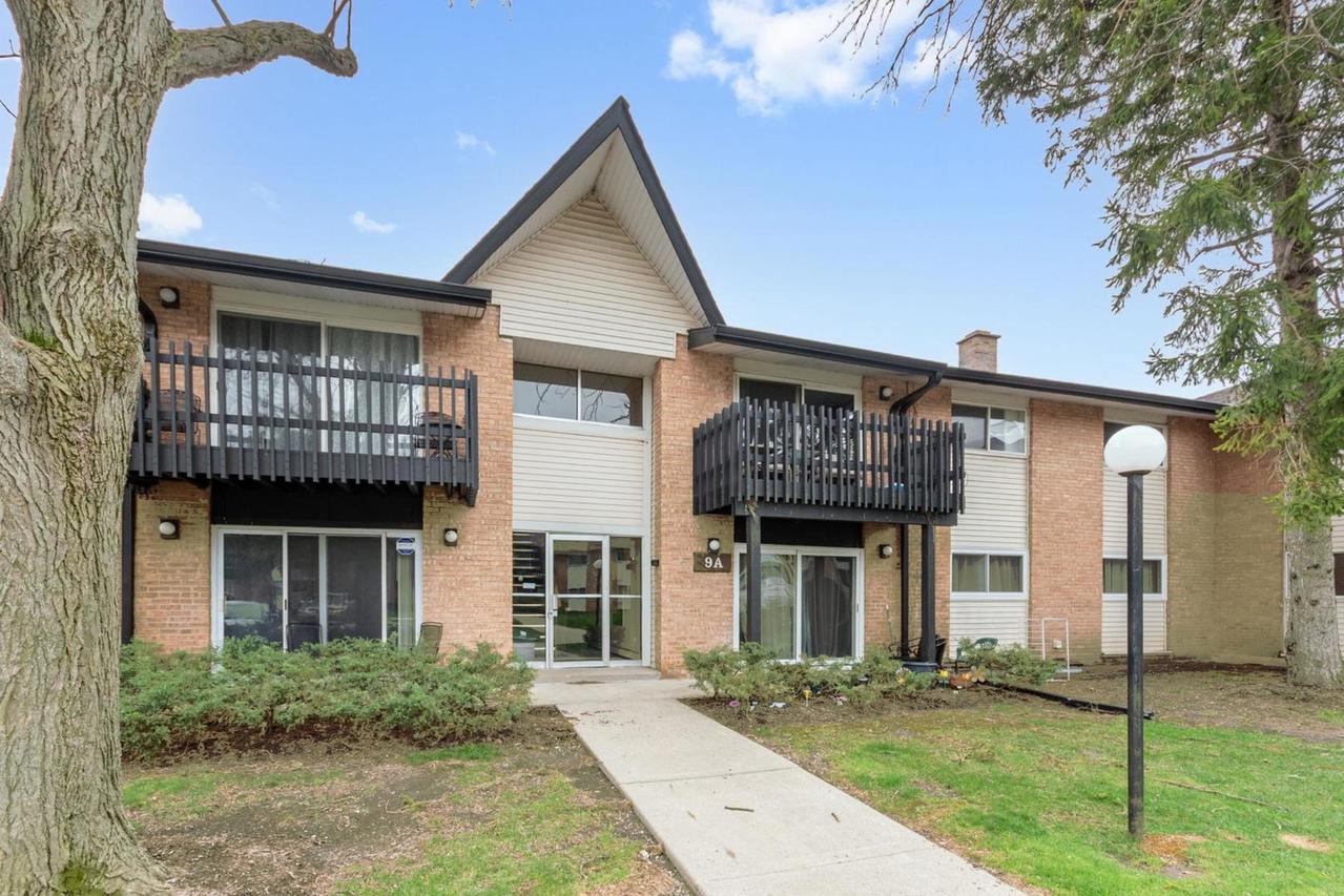 9A Kingery Quarter Dr. #202, Willowbrook, IL 60527