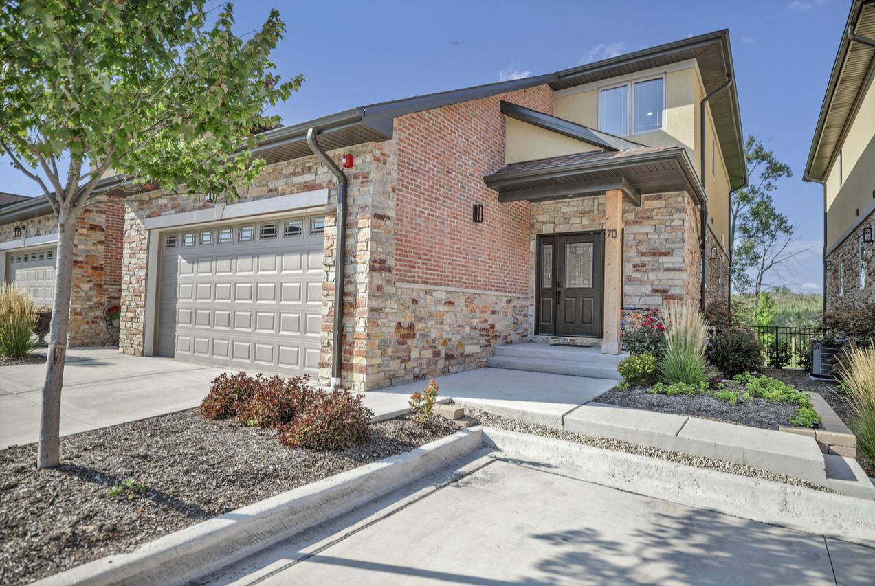 70 Prairie Ct., Wheeling, IL 60090