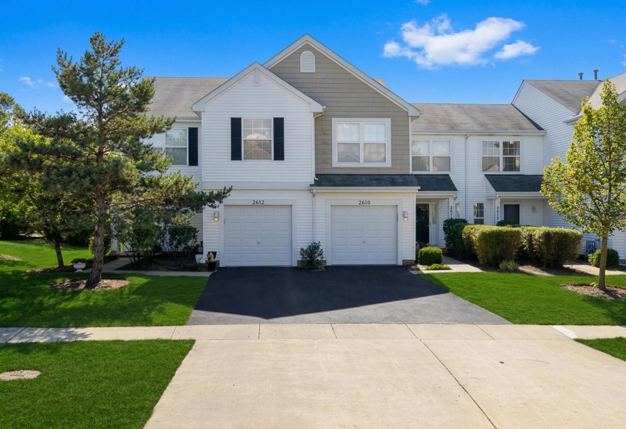 2010 Orchard Ln., Carpentersville, IL 60110