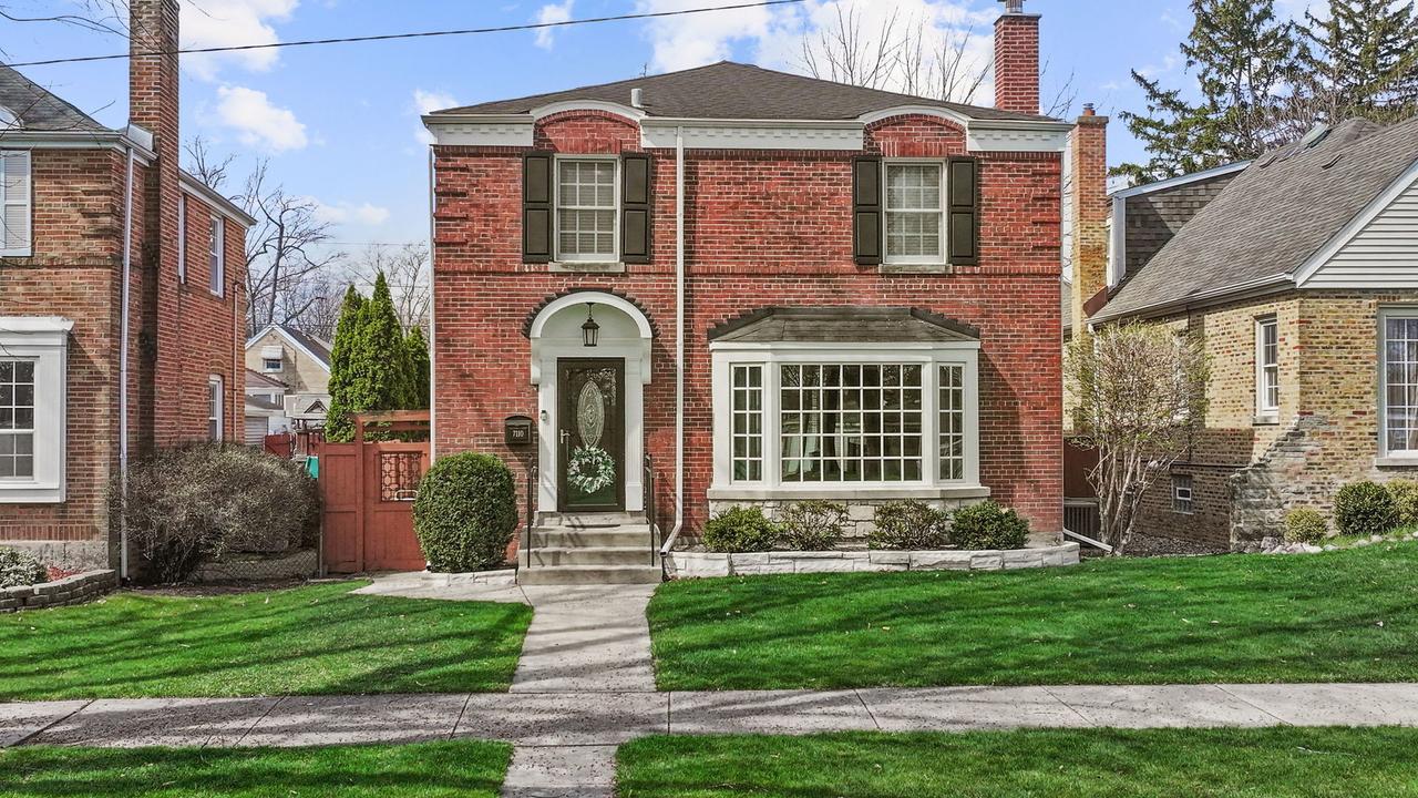 7110 N Odell Ave., Chicago, IL 60631