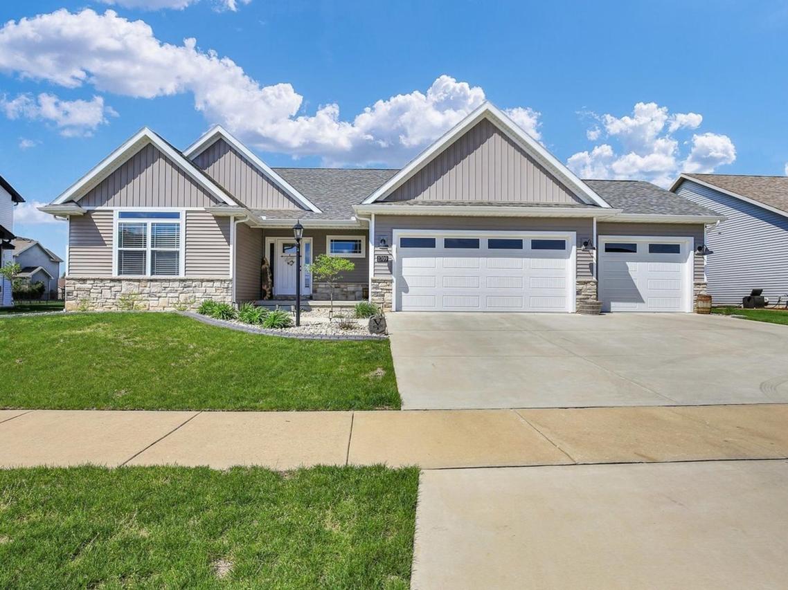 1709 Littlefield Ln., Mahomet, IL 61853