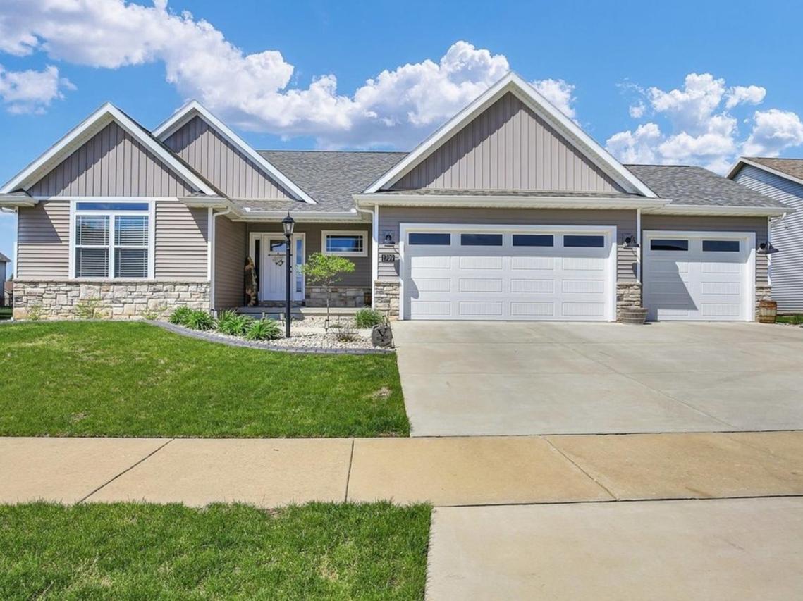 1709 Littlefield Ln., Mahomet, IL 61853