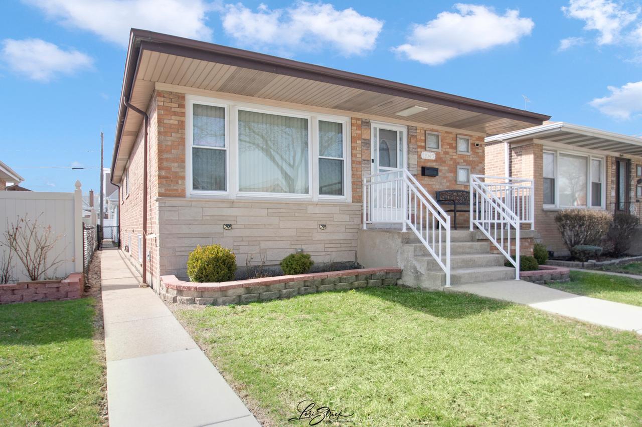 11046 S Ewing Ave., Chicago, IL 60617