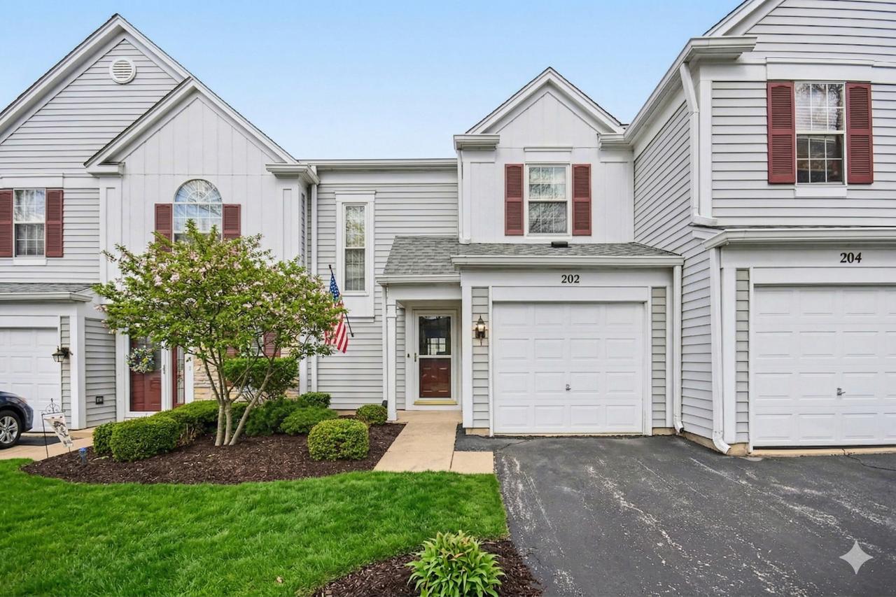 202 Shadybrook Ln., Aurora, IL 60504