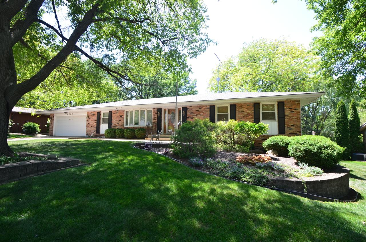 2940 Imperial Oaks Dr., Rockford, IL 61114