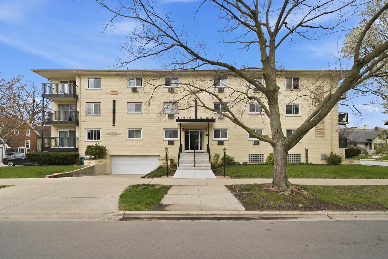 403 N Marion St. #3D, Oak Park, IL 60302